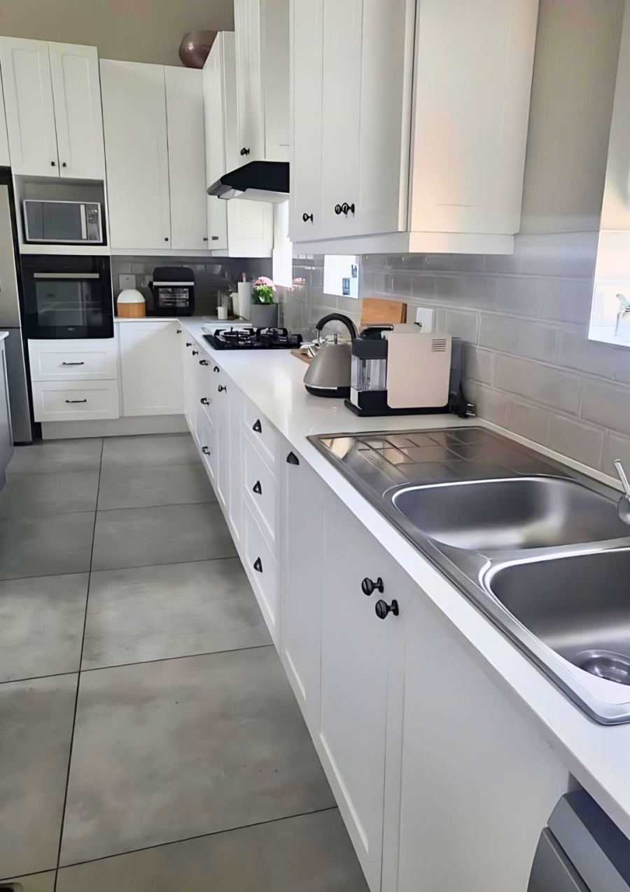 2 Bedroom Property for Sale in Hartenbos Central Western Cape